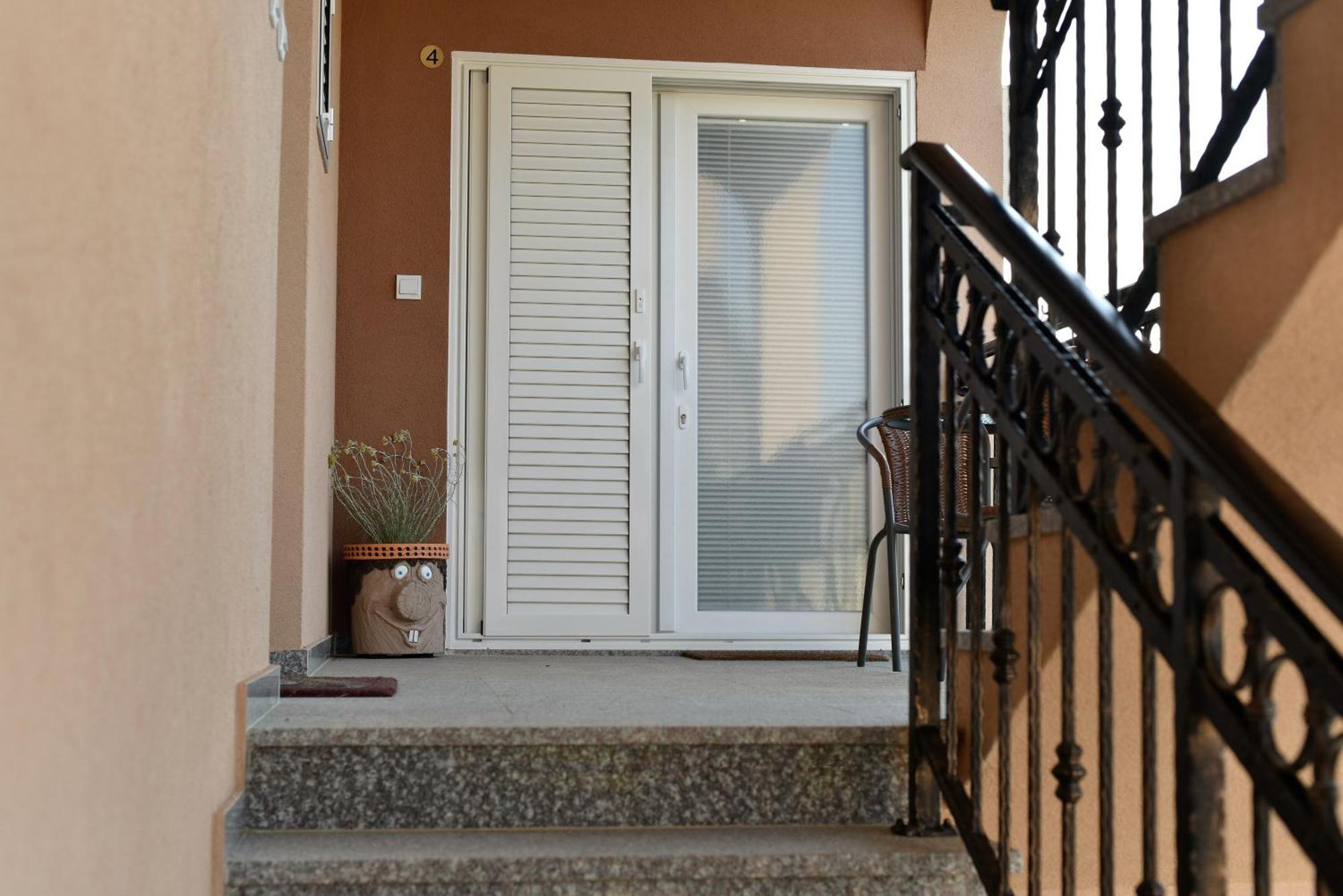 Apartmani Natasa Nino Jezera, Murter Camera foto