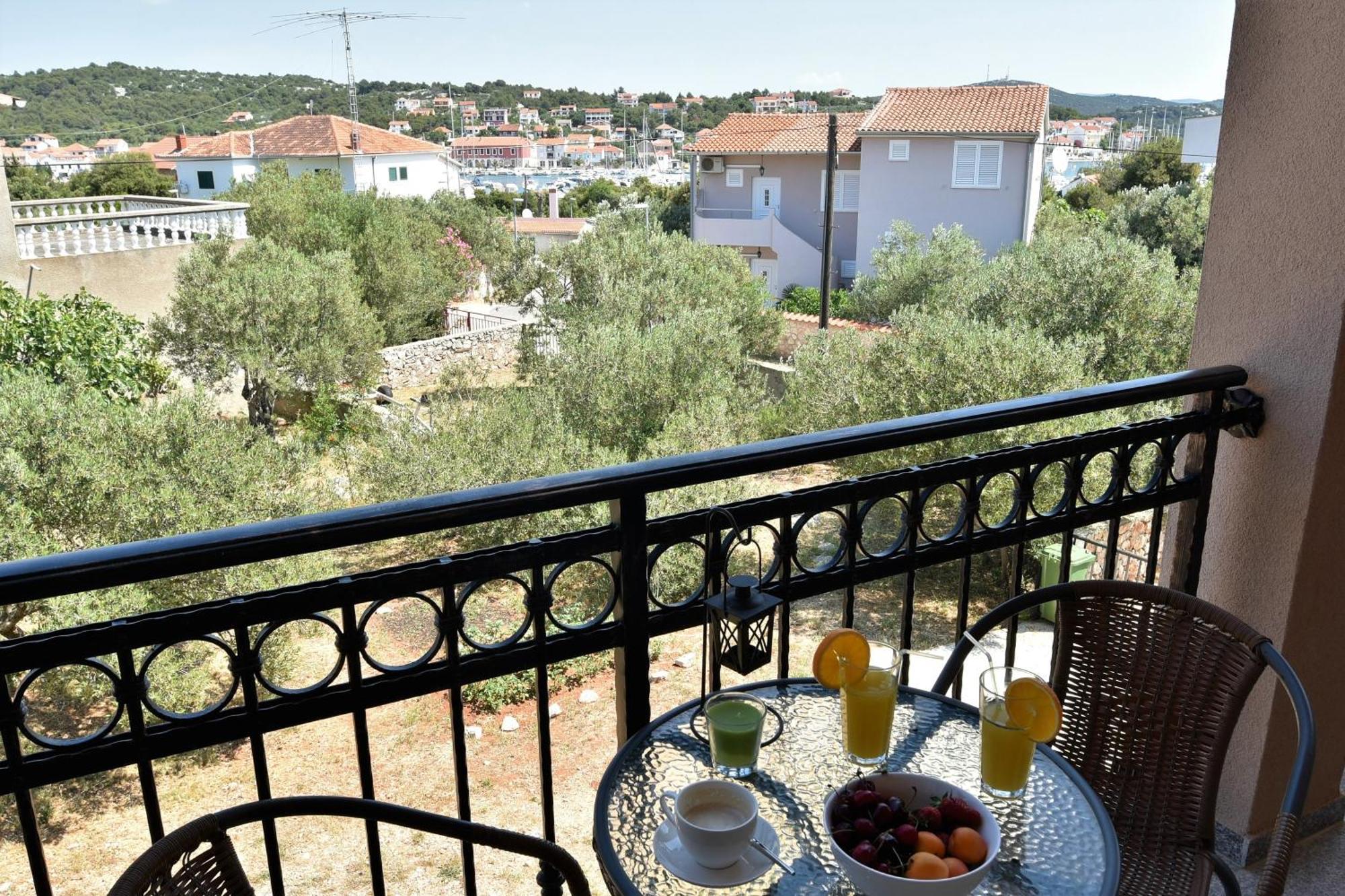 Apartmani Natasa Nino Jezera, Murter Camera foto
