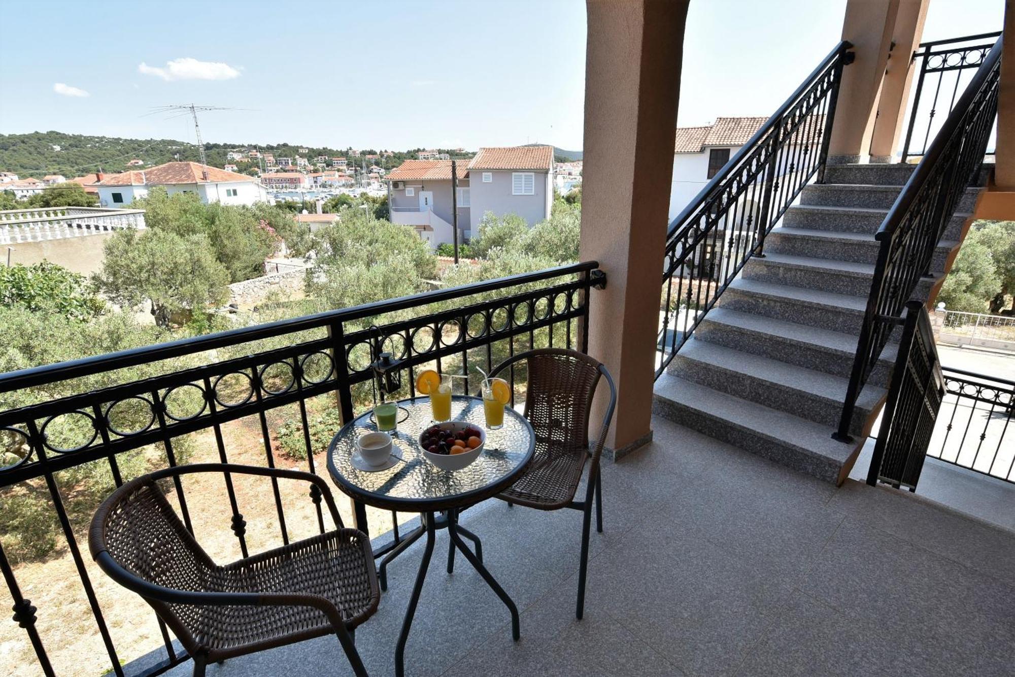 Apartmani Natasa Nino Jezera, Murter Camera foto